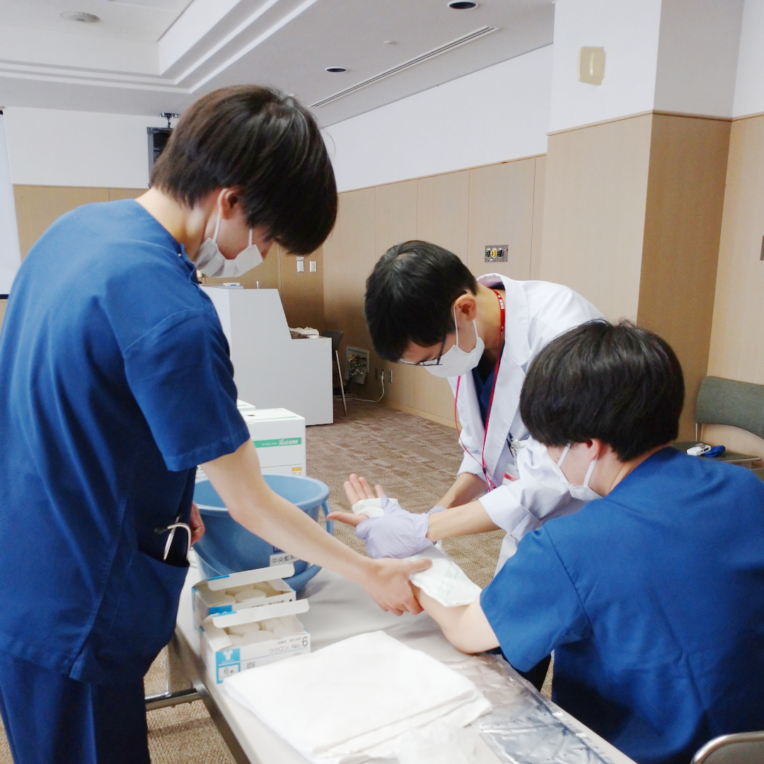 シーネ固定研修の様子2