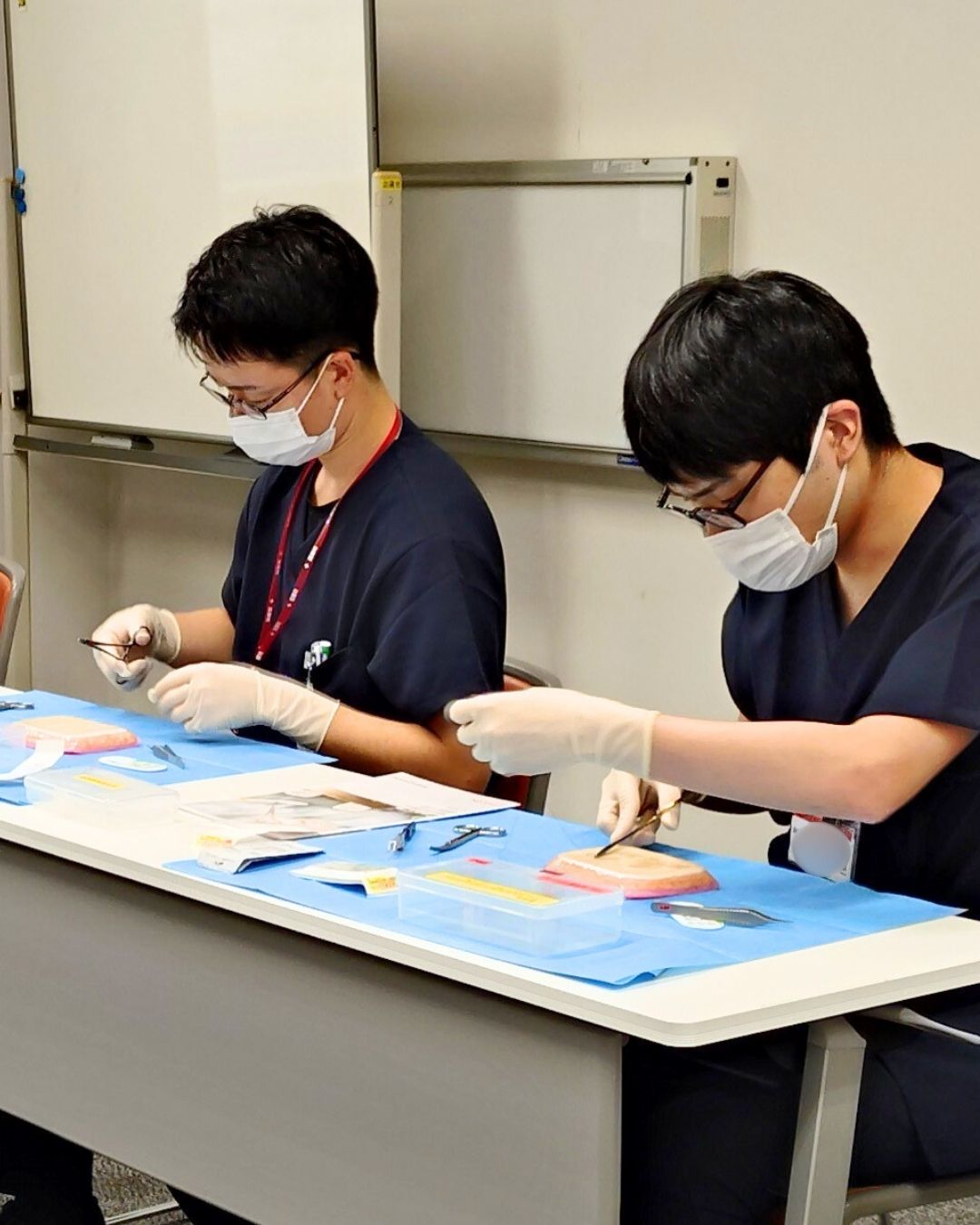外科縫合手技研修の様子2