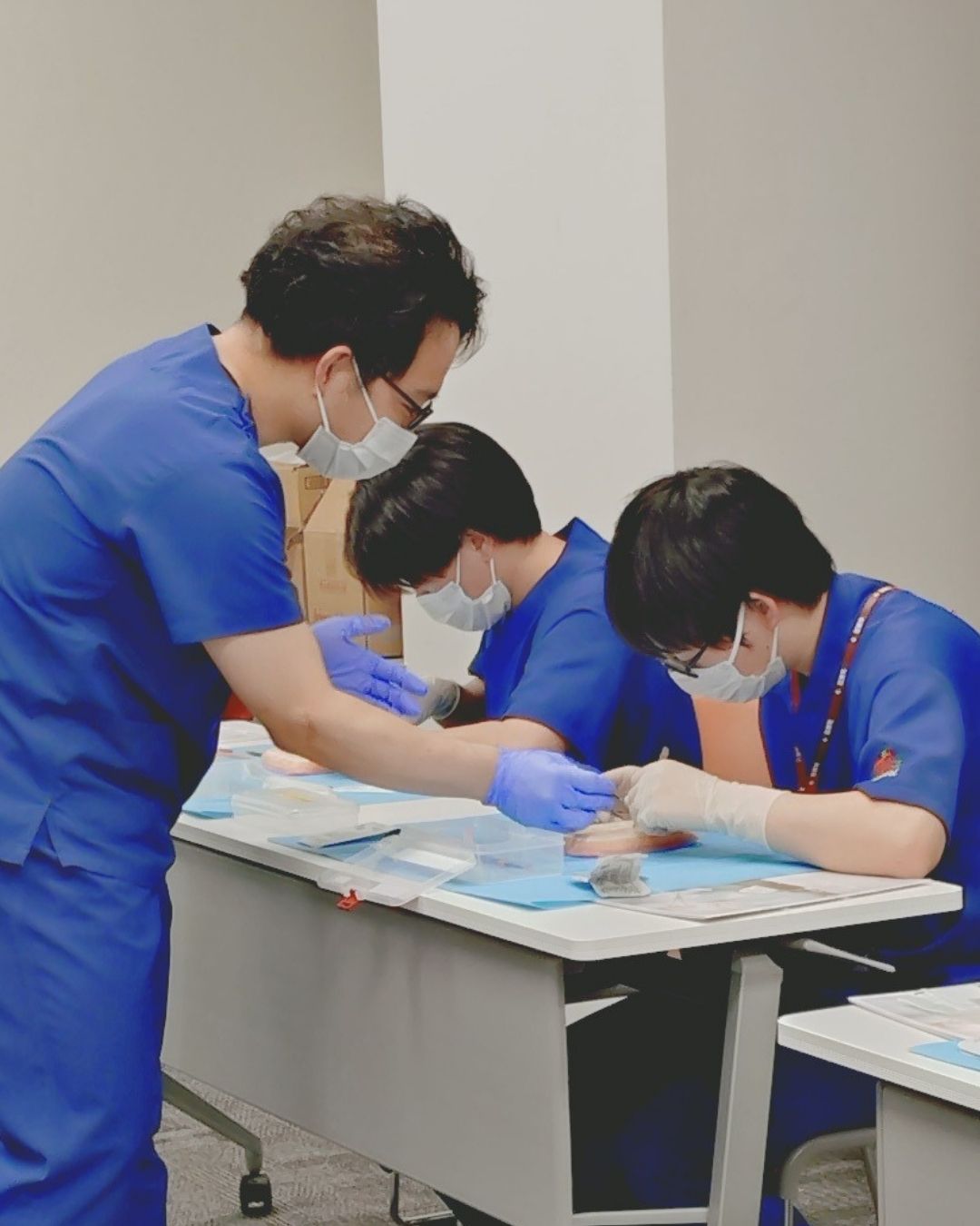 外科縫合研修の様子5