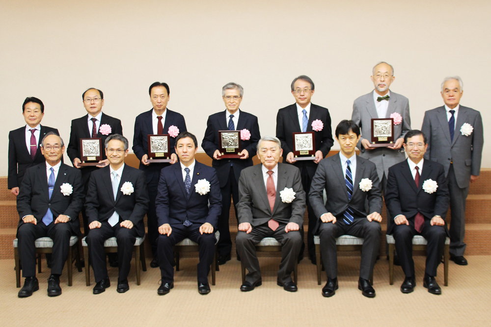表彰式の様子（集合写真）