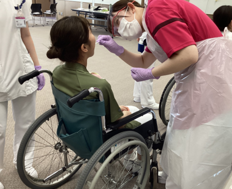 口腔ケア・吸引の様子4