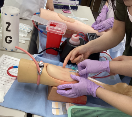 静脈血管確保の様子2