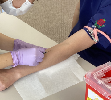 静脈血管確保の様子3