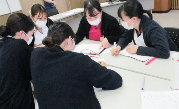 急変時の看護の様子1