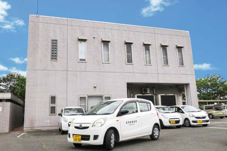訪問看護ステーション外観、訪問車